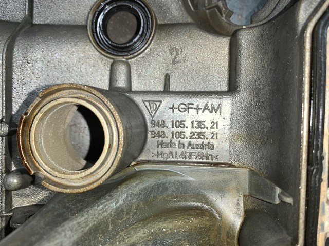 2012 Porsche Panamera 4.8L RH Passenger Valve Cover OEM 94810513521