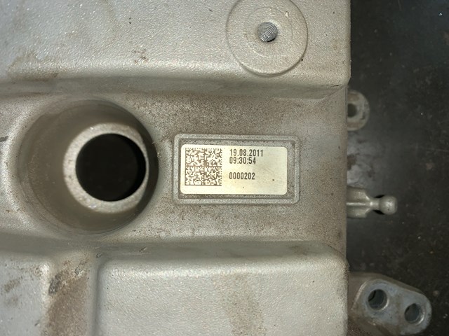 2012 Porsche Panamera 4.8L RH Passenger Valve Cover OEM 94810513521