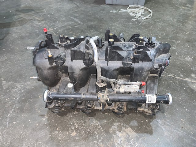 2005 Chevy Silverado 2500 HD 6.0L Intake Manifold W/ Fuel Rail OEM 25344062