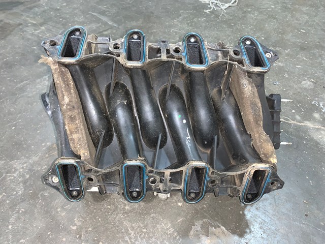 2005 Chevy Silverado 2500 HD 6.0L Intake Manifold W/ Fuel Rail OEM 25344062