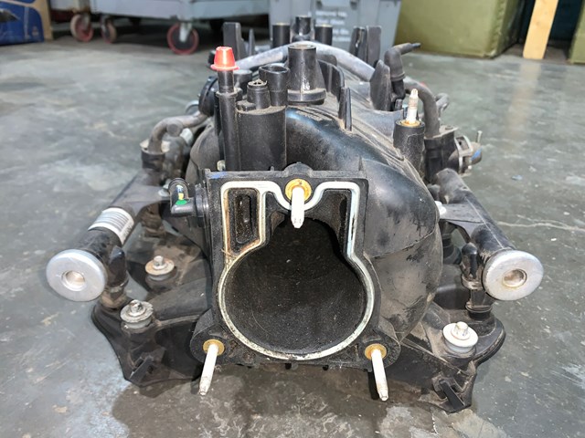 2005 Chevy Silverado 2500 HD 6.0L Intake Manifold W/ Fuel Rail OEM 25344062