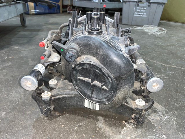 2005 Chevy Silverado 2500 HD 6.0L Intake Manifold W/ Fuel Rail OEM 25344062