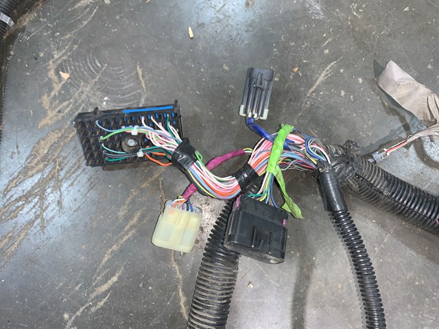 2005 Chevy Silverado 2500 6.0L Engine Wire Harness OEM (Read Description)