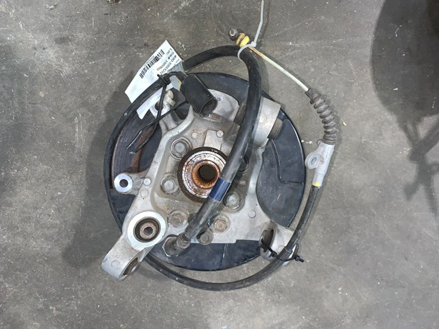 2004 Nissan 350z Rear RH Passenger Spindle OEM R9620