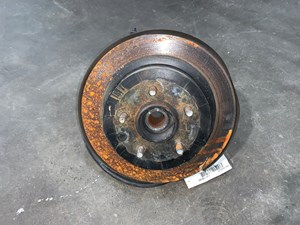 2004 Nissan 350z Rear RH Passenger Spindle OEM R9620