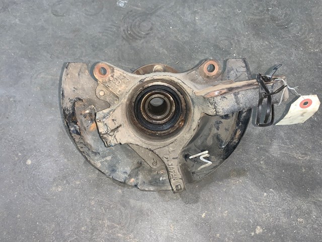 2002 Subaru Impreza Front LH Driver Spindle OEM R1137