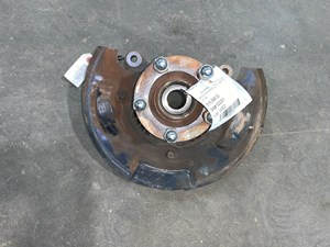 2002 Subaru Impreza Front LH Driver Spindle OEM R1137