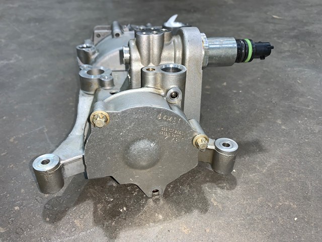 2012 Porsche Panamera 4.8L Engine Oil Pump OEM 9481070132300