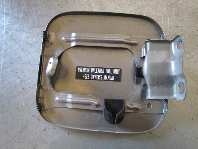 2004 Acura RSX Type S Fuel Door