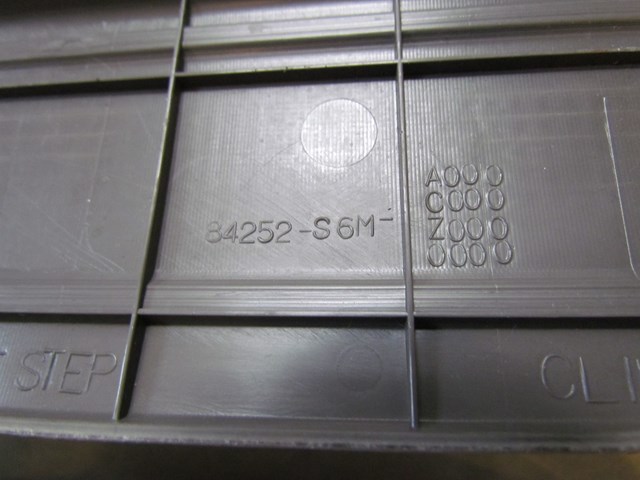 2004 Acura RSX Type S LH Drivers Door Sill Kick Plate 84252-S6M-A000