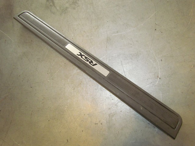 2004 Acura RSX Type S LH Drivers Door Sill Kick Plate 84252-S6M-A000