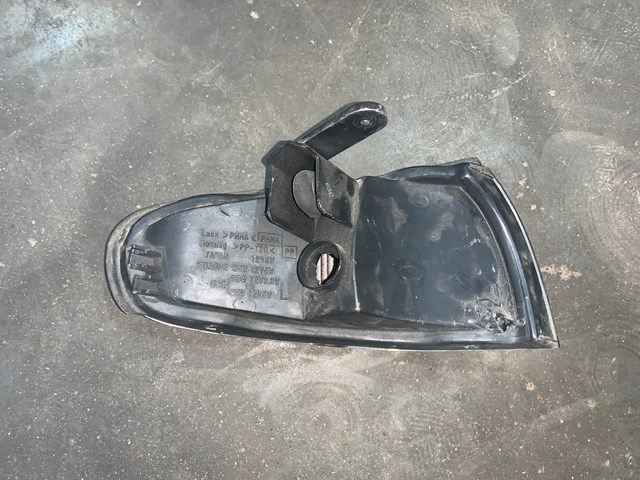 1995 Nissan 240sx S14 LH Driver Turn Signal Corner Light ICHIKOH 3358 (CRACKED)
