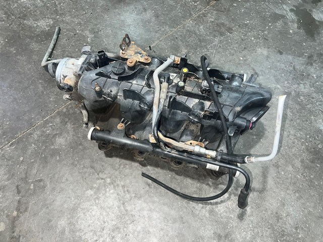 2004 Chevy Silverado 2500 6.0L Intake Manifold W/ Fuel Rail OEM