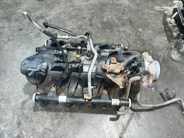 2004 Chevy Silverado 2500 6.0L Intake Manifold W/ Fuel Rail OEM