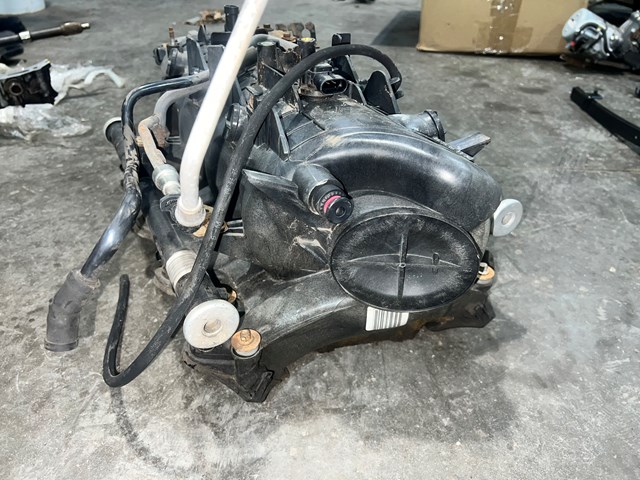 2004 Chevy Silverado 2500 6.0L Intake Manifold W/ Fuel Rail OEM