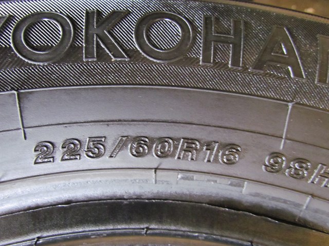 yokohama avid envigor 225/60R16 9/32