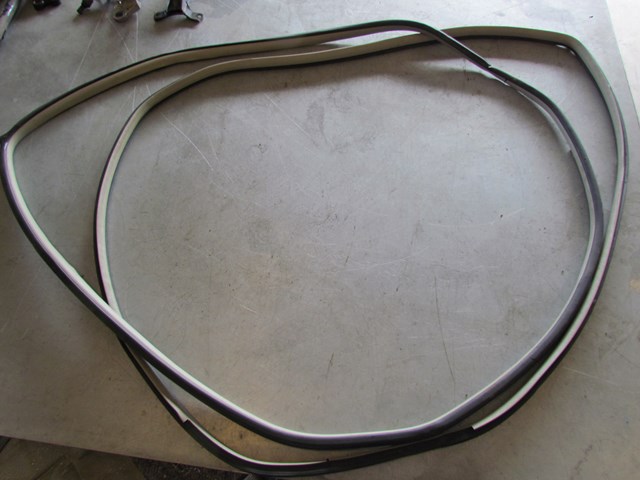 2005 Infiniti G35 Sedan Rear Door Seals Set RH & LH