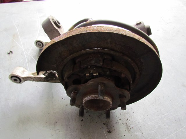 2003 Infiniti G35 Sedan Rear RH Passenger Spindle Assy With LCA