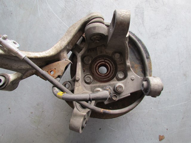 2003 Infiniti G35 Sedan Rear RH Passenger Spindle Assy With LCA