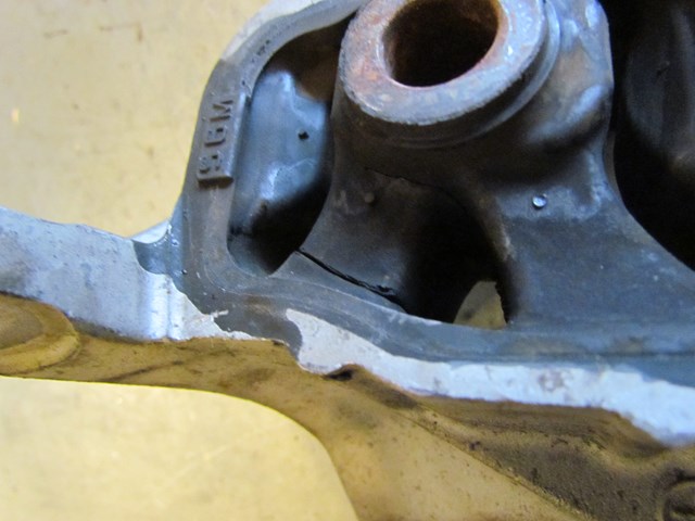 2004 Acura RSX Type S MT Front Engine Mount Cracked Rubber