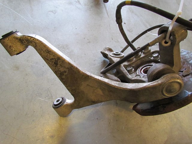 2003 Infiniti G35 Sedan Rear LH Drivers Spindle Assy With Lower Control Arm