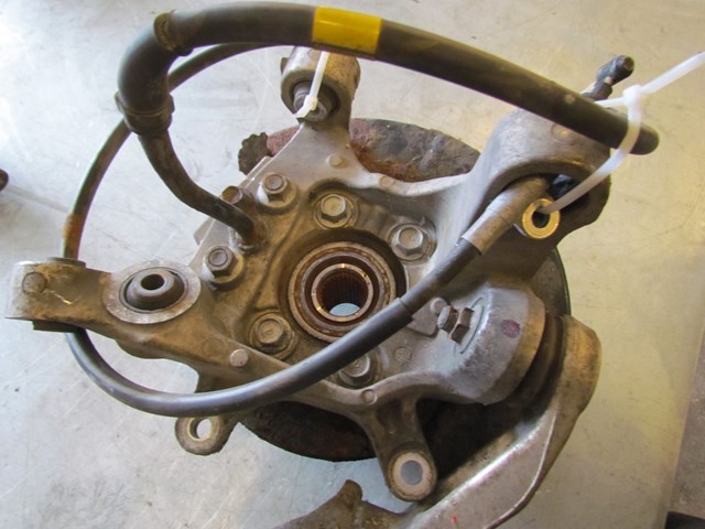 2003 Infiniti G35 Sedan Rear LH Drivers Spindle Assy With Lower Control Arm