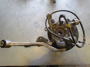 2003 Infiniti G35 Sedan Rear LH Drivers Spindle Assy With Lower Control Arm