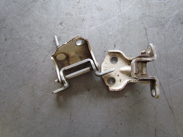 2003 Subaru Legacy Outback RH Rear Door Hinge Set