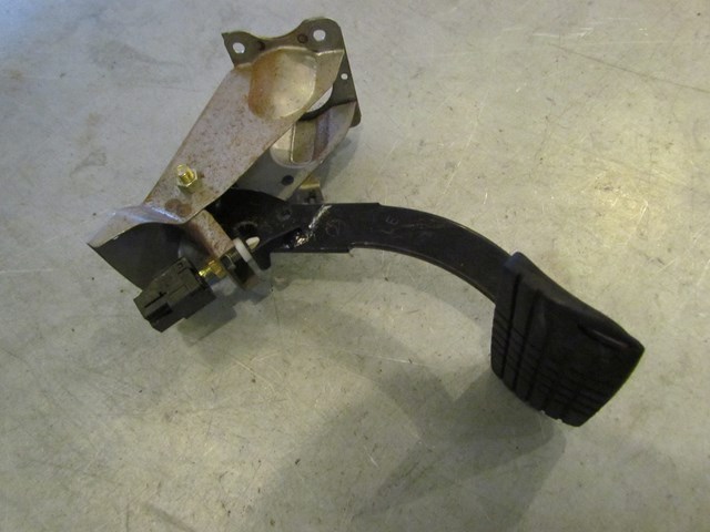 2003 Subaru Legacy Outback AT Brake Pedal