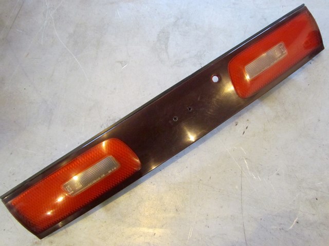 1995 Nissan 240SX Rear Tail Light Center Section