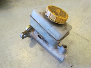 2003 Subaru Legacy Brake Master Cylinder With Reservoir