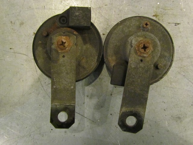 2003 Subaru Legacy Outback Horns Set