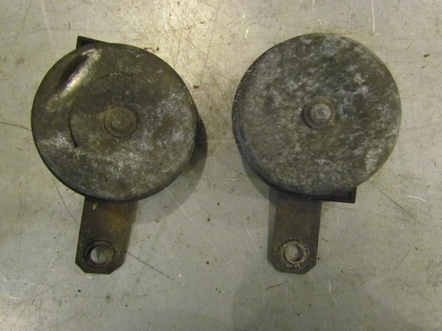 2003 Subaru Legacy Outback Horns Set