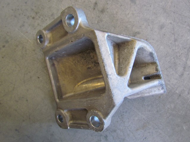 2003 Nissan 350Z RH Passenger Engine Mount