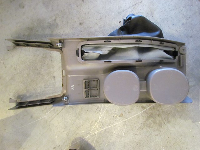 2003 Subaru Forester Center Console Assembly See Pictures