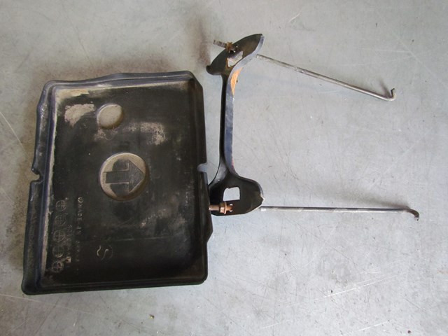 2003 Subaru Forester Battery Tray 82122AA011