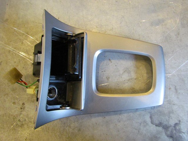 2003 Subaru Forester Center Dash Radio Bezel/ Climate Control Assy