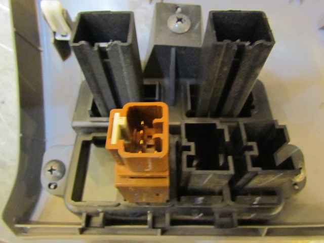 2003 Subaru Forester Front LH Drivers Knee Bolster Assy