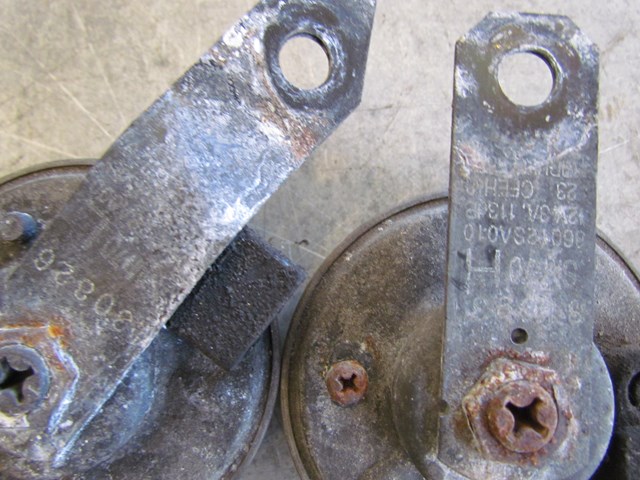 2003 Subaru Forester Horns Set