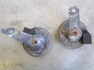 2003 Subaru Forester Horns Set