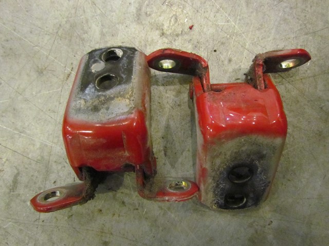 2006 Infiniti G35 Coupe RH Passenger Door Hinge