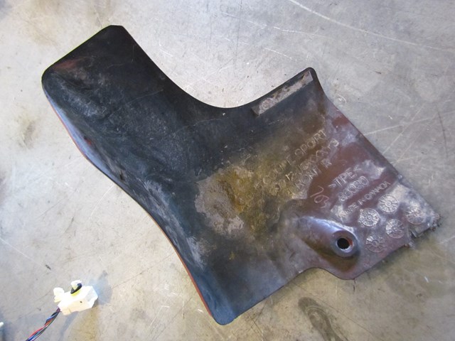 2006 Infiniti G35 Front LH Drivers Mud Flap Cracked See Pics