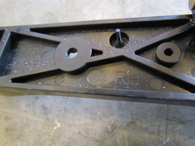 2006 Infiniti G35 Coupe RH Passenger xterior Door Handle Mount