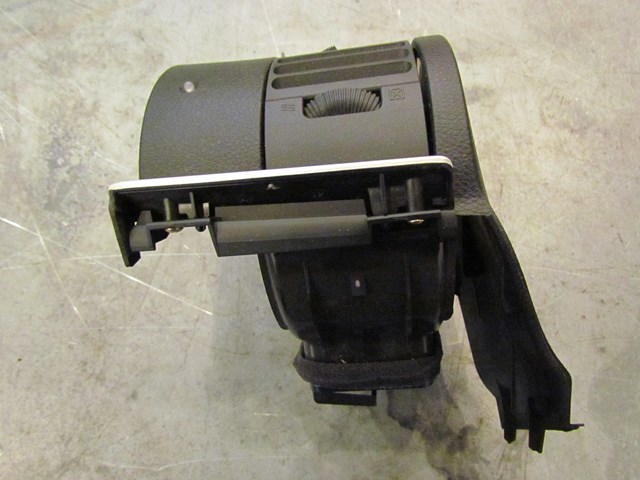 2006 Infiniti G35 Coupe LH Drivers LH Vent Assy