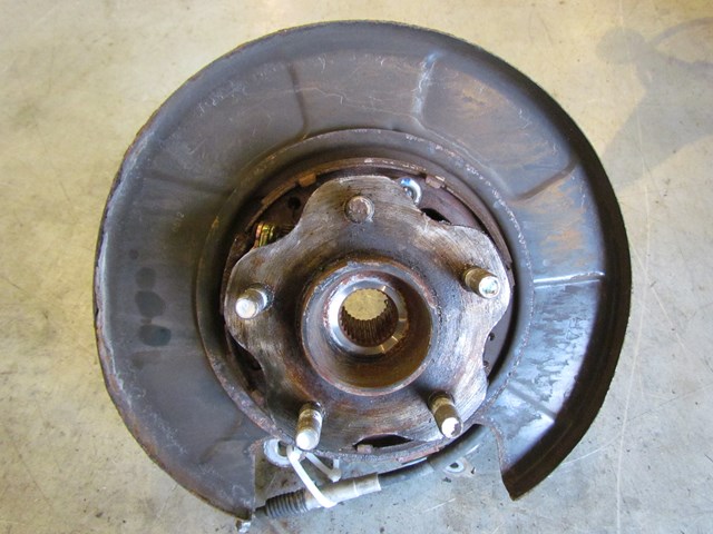 2006 Infiniti G35 Coupe Rear RH Passenger Spindle Assy
