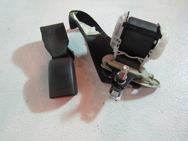 05 06  Infiniti G35 Coupe Rear LH Drivers Seat Belt and Buckle