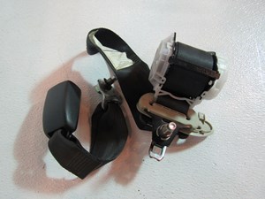 05 06  Infiniti G35 Coupe Rear LH Drivers Seat Belt and Buckle