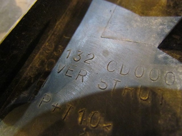 2003 Nissan 350Z RH Passenger Strut Trim Panel 93132 CD000