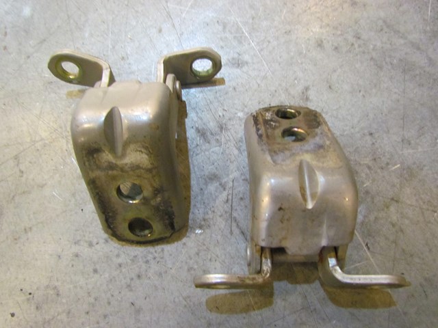 2007 Infiniti G35X Sedan AT Front RH Passenger Door Hinge Set