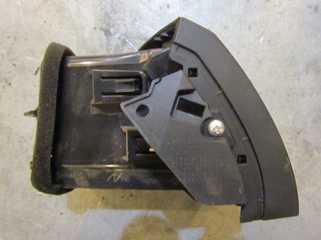 2007 Infiniti G35X Sedan Front LH Drivers Dash Vent